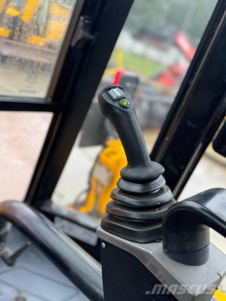 JCB 3 CX / compact Backhoe loaders