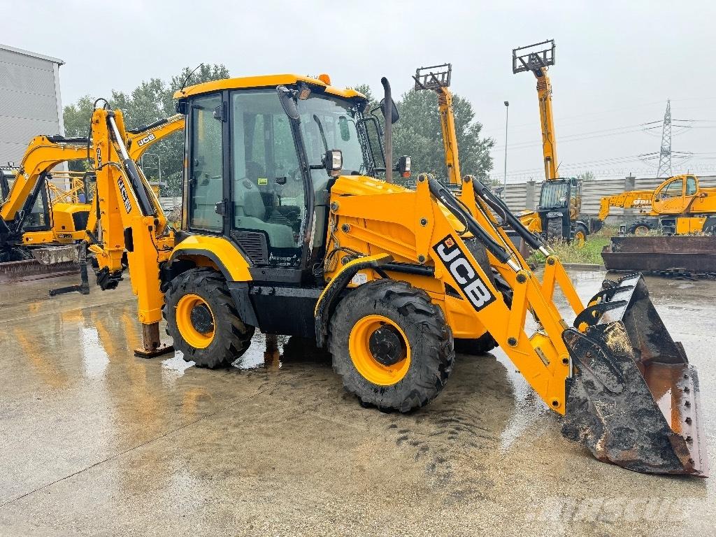 JCB 3 CX / compact Backhoe loaders
