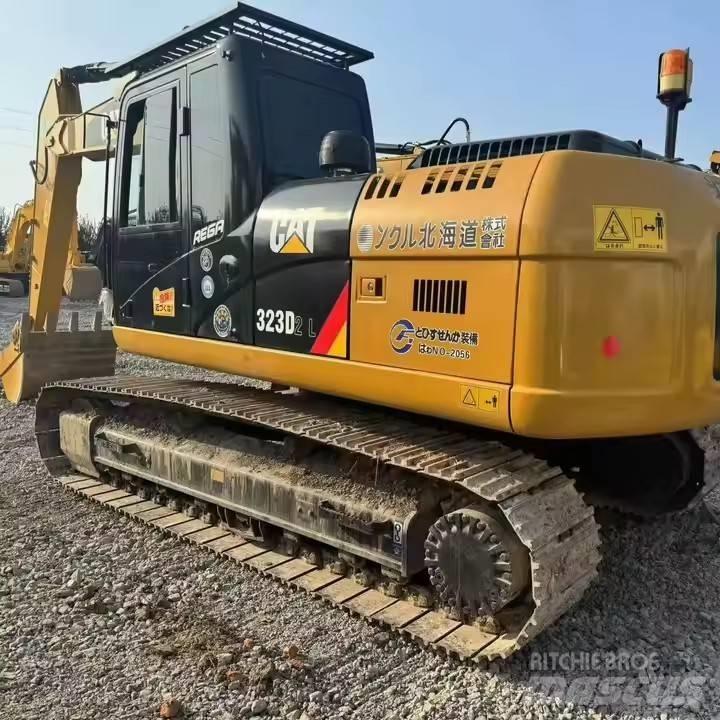 CAT CAT323D2L Midi excavators  7t - 12t