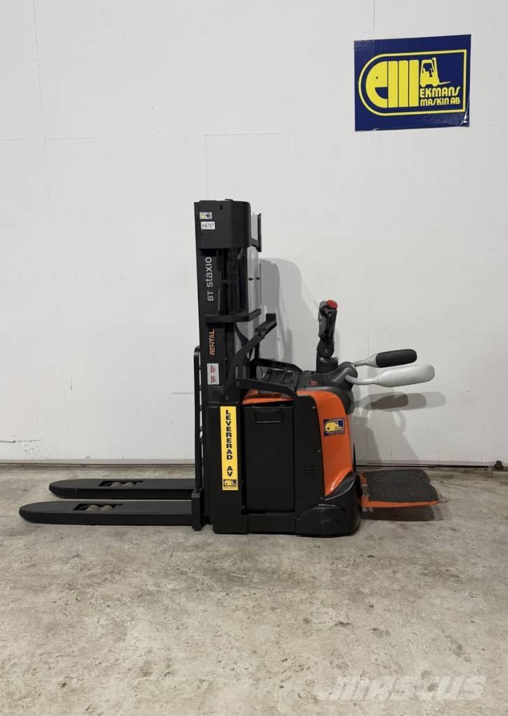 BT truck SPE200 Pedestrian stacker