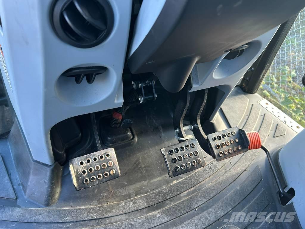 New Holland T 5.105 Tractors