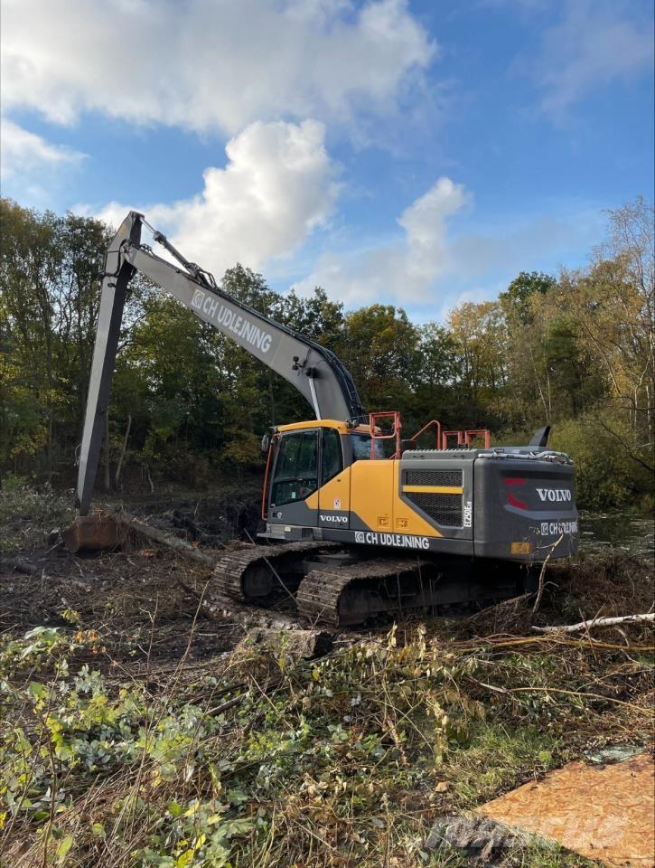 Volvo 250E LR Crawler excavators