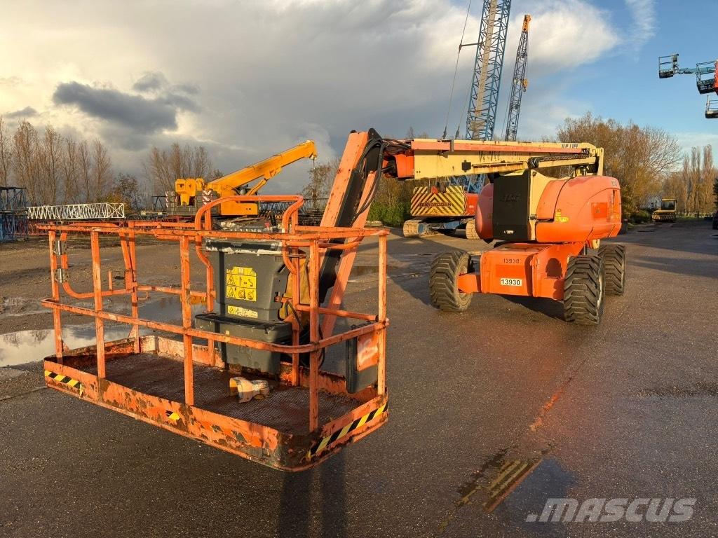 JLG 800 AJ Articulated boom lifts