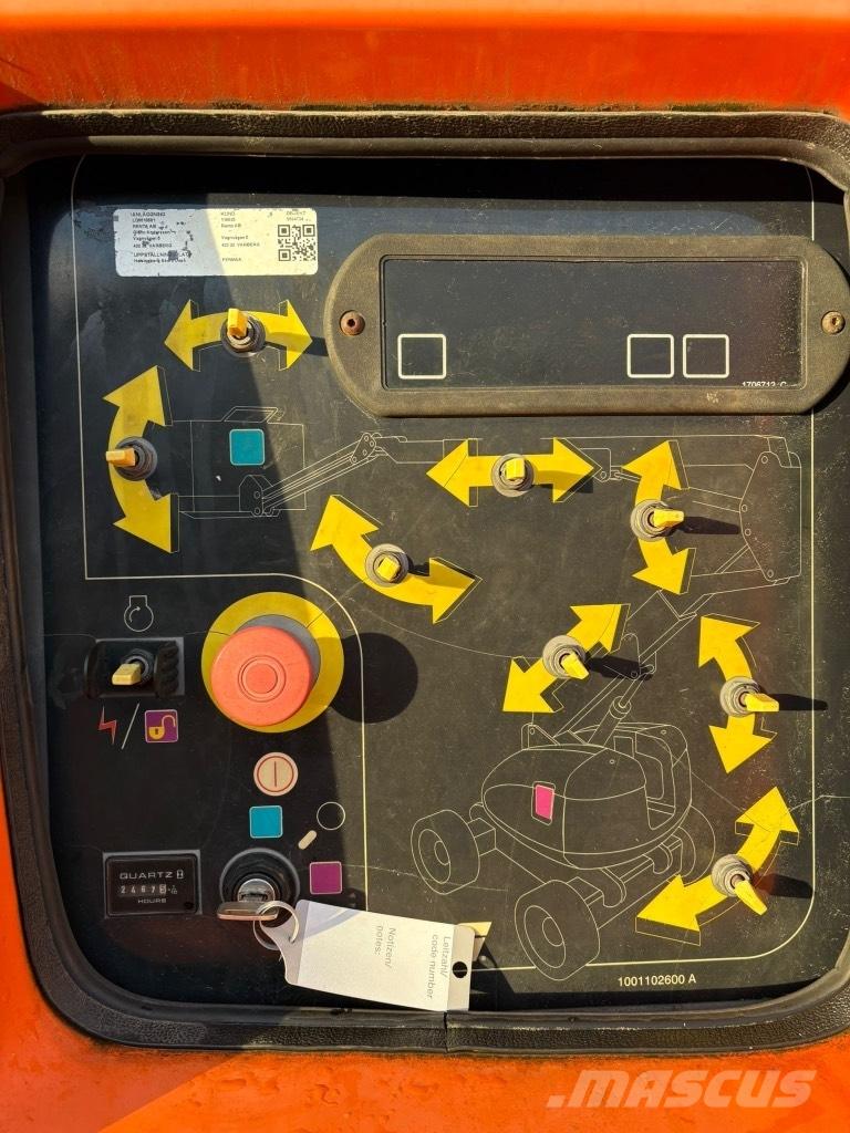 JLG 800 AJ Articulated boom lifts