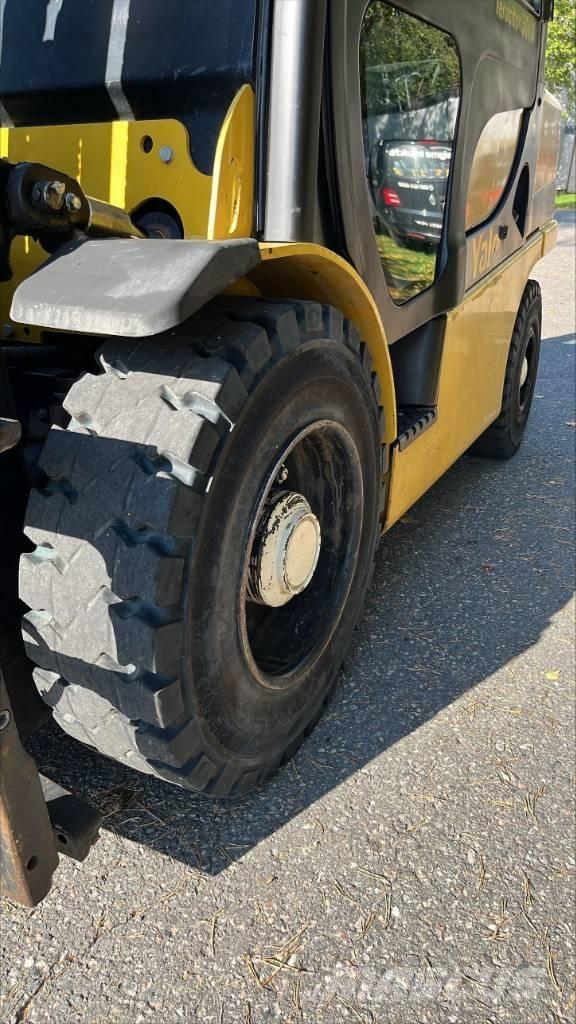 Yale GDP 30 VX Diesel trucks