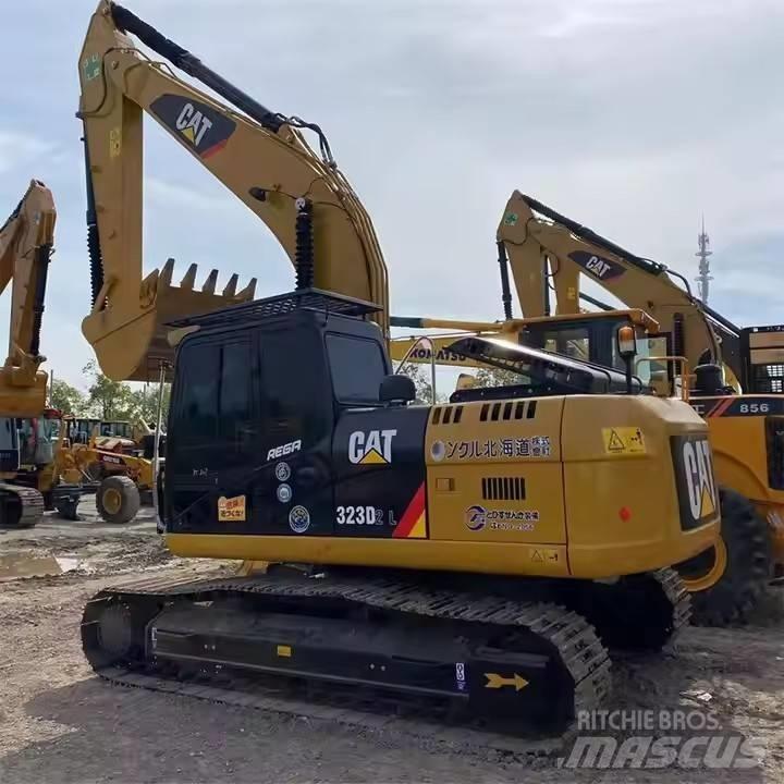 CAT CAT323D2L Midi excavators  7t - 12t