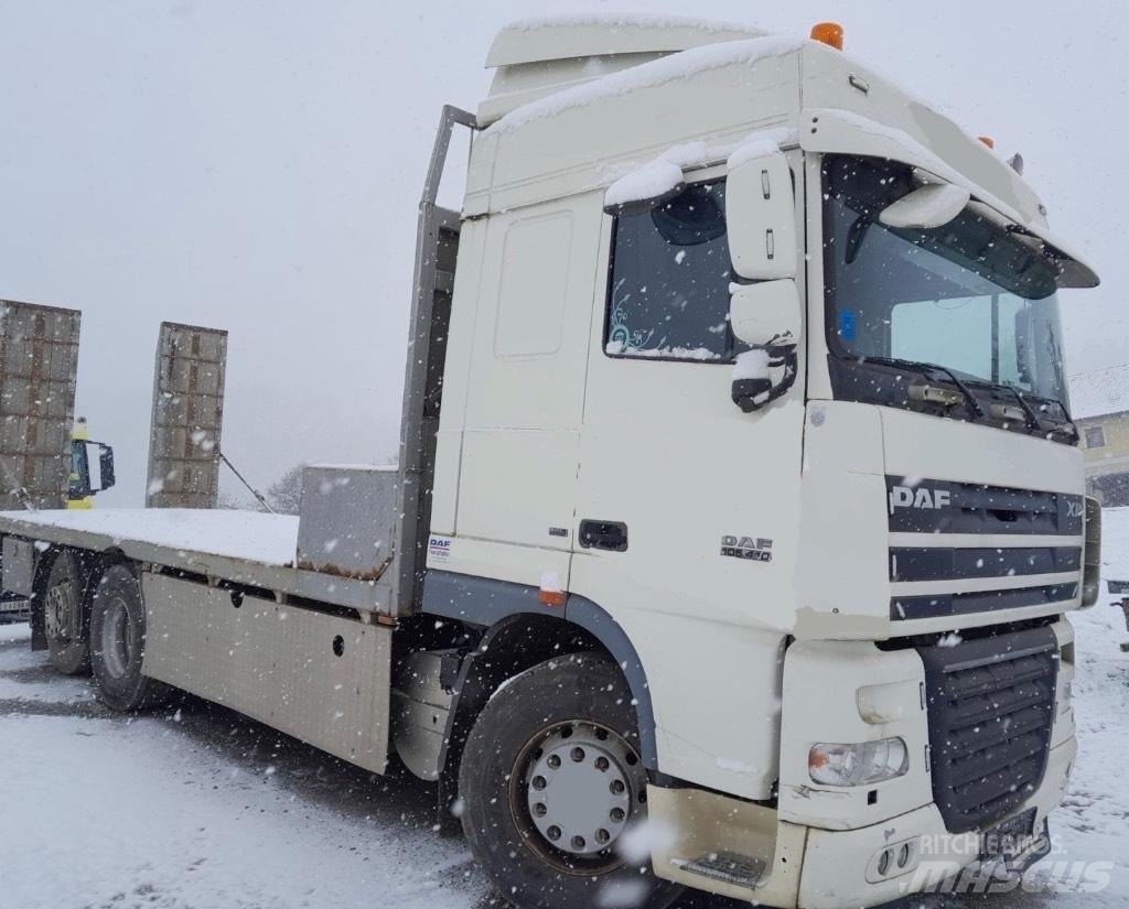 DAF XF 105 Curtainsider trucks
