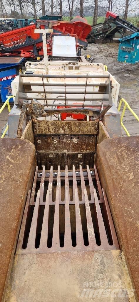 Sandvik QJ 241 Mobile crushers