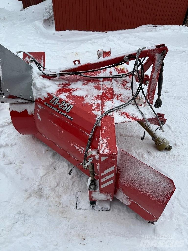 Varila Steel TR 250 Snow throwers