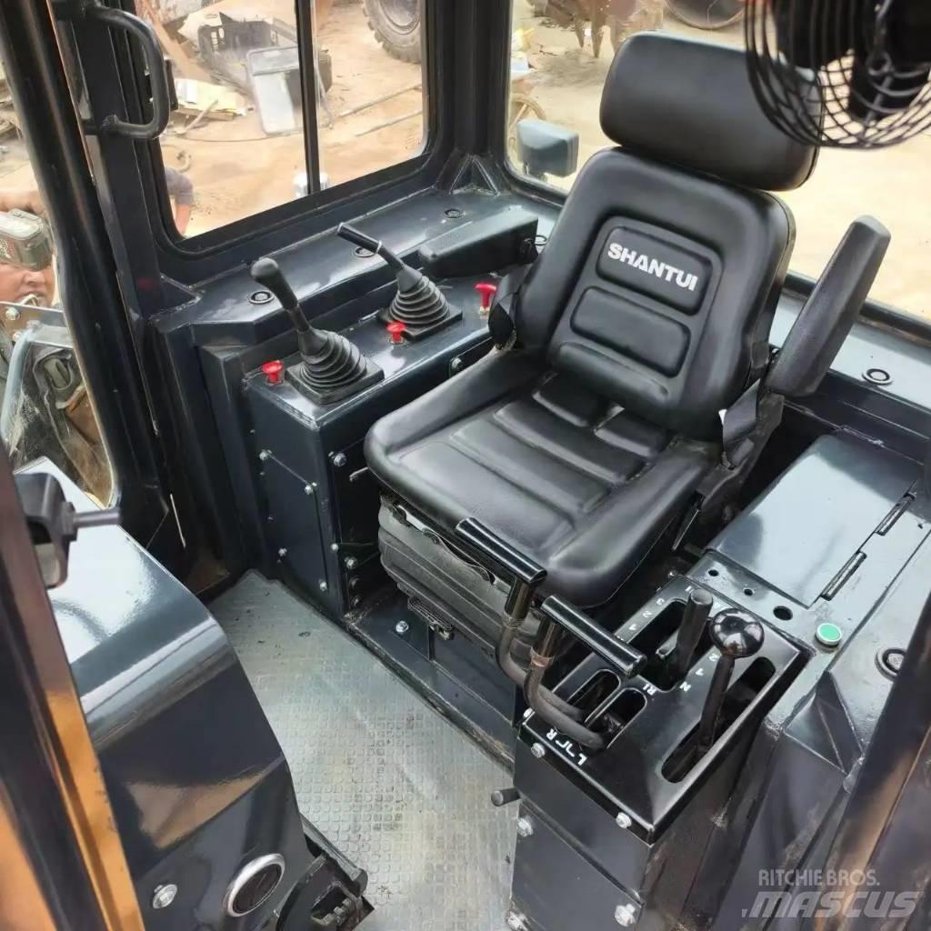 Shantui SD 16 Crawler dozers
