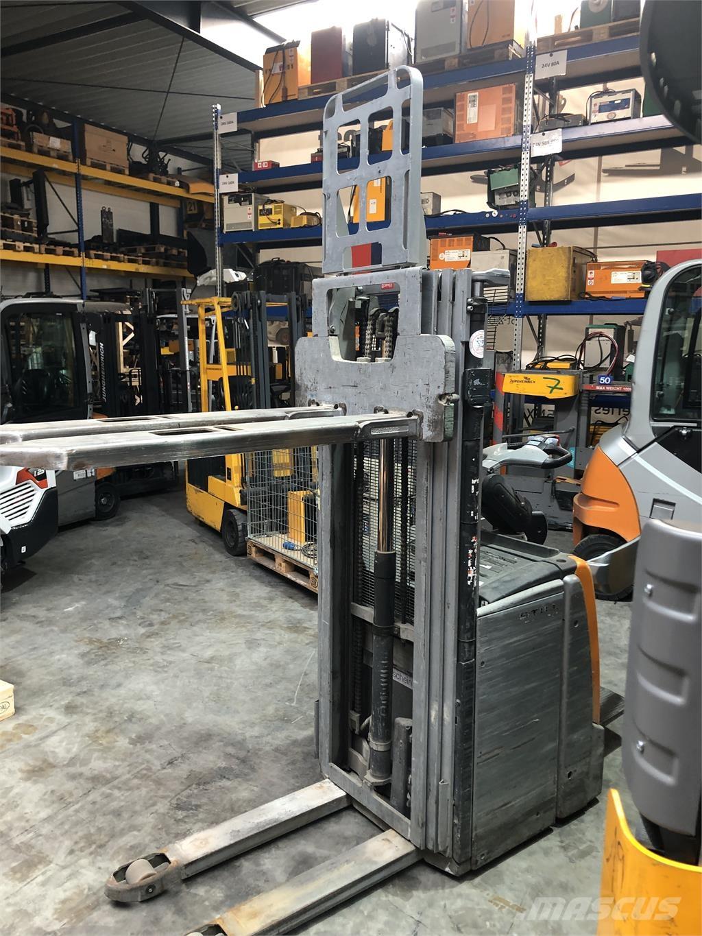 Still EXV SF16 Self propelled stackers