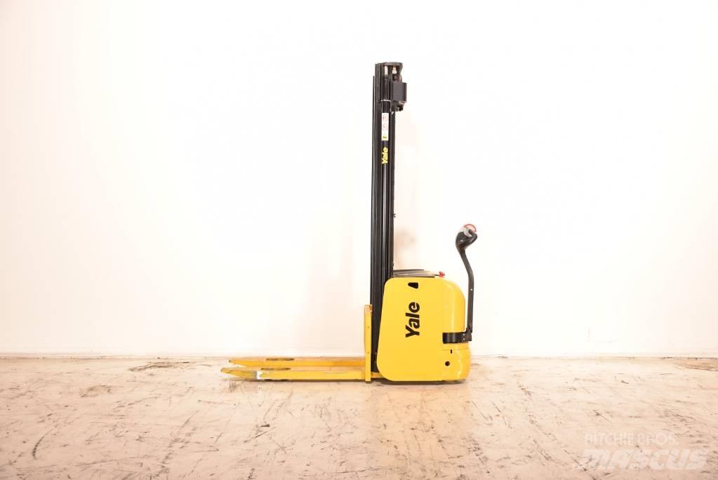 Yale MS 16 Pedestrian stacker