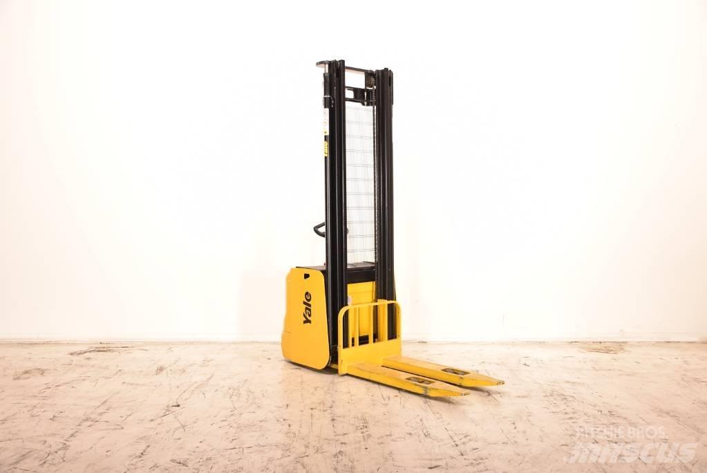 Yale MS 16 Pedestrian stacker
