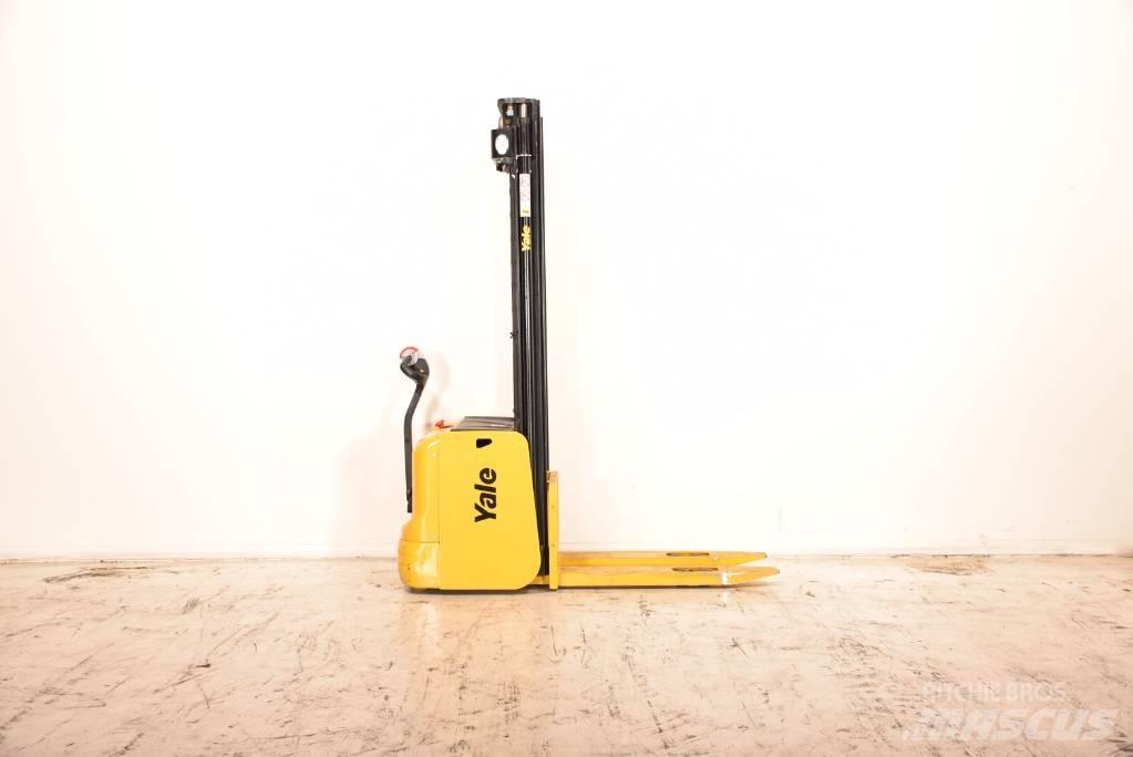 Yale MS 16 Pedestrian stacker