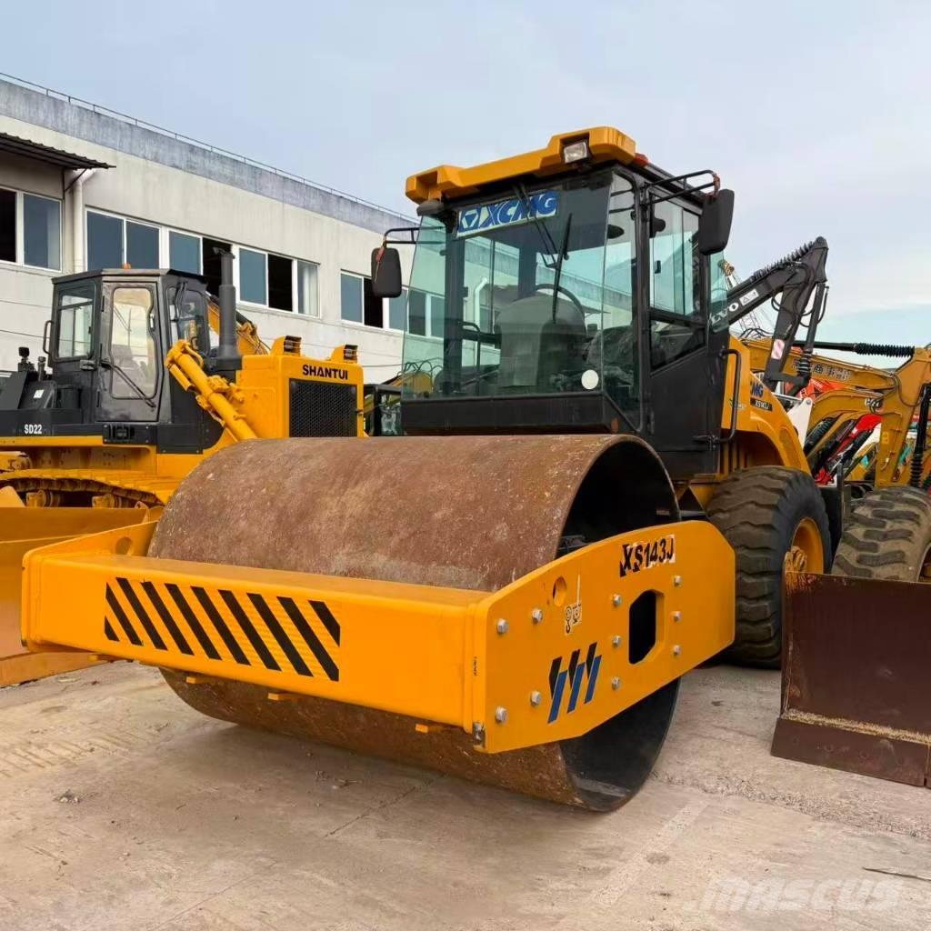 XCMG XS 143 Single drum rollers