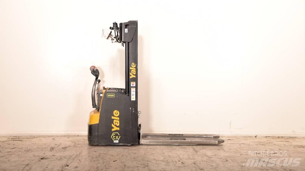 Yale MS20 Pedestrian stacker