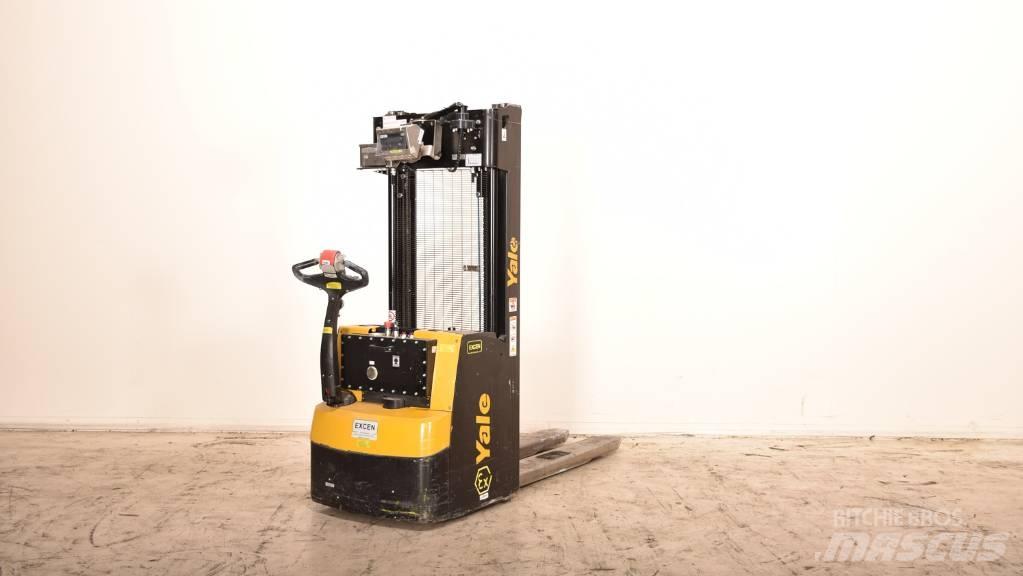 Yale MS20 Pedestrian stacker