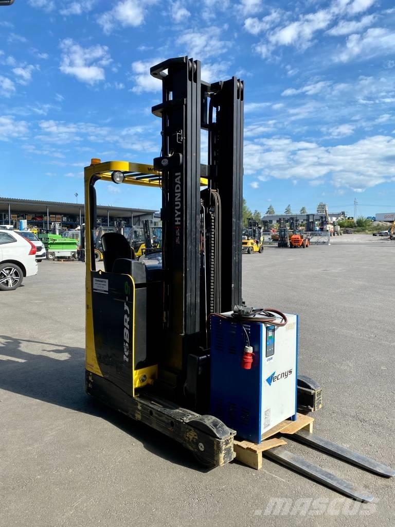 Hyundai 16BRJ-9 Reach trucks