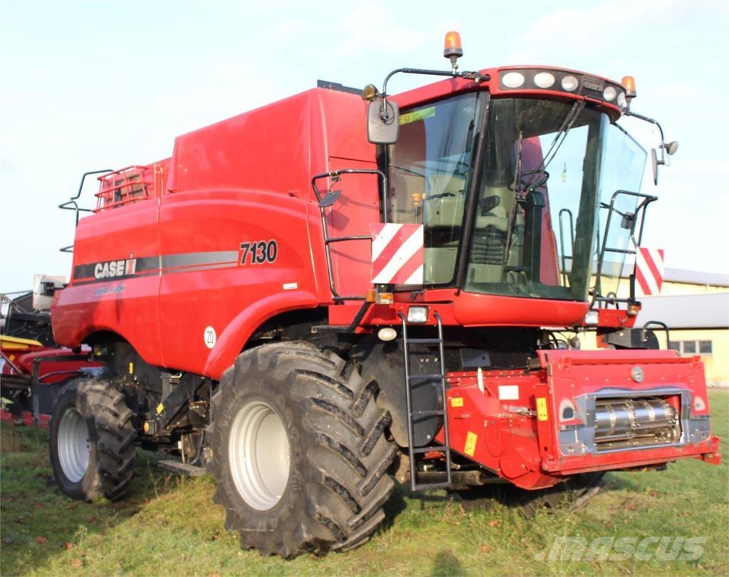 Case IH AF 7130 Combine harvesters