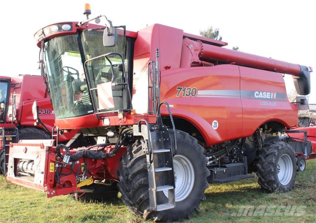 Case IH AF 7130 Combine harvesters