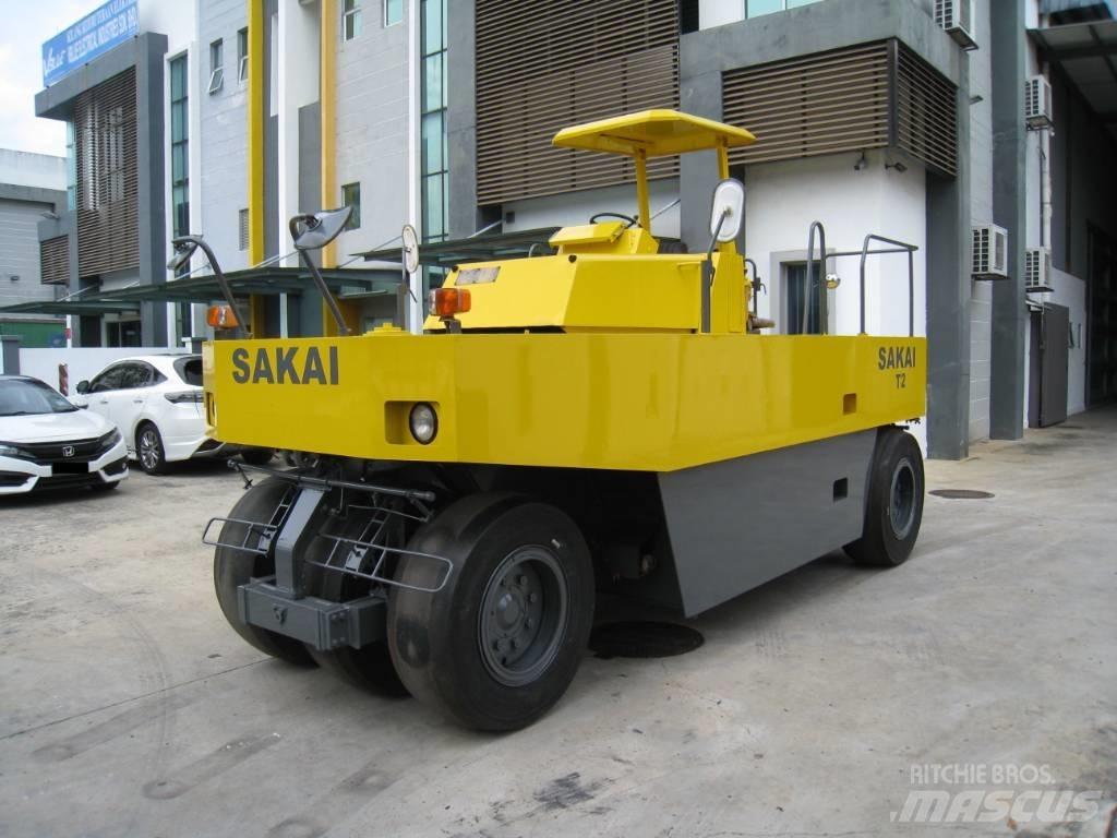Sakai T2 Pneumatic tired rollers