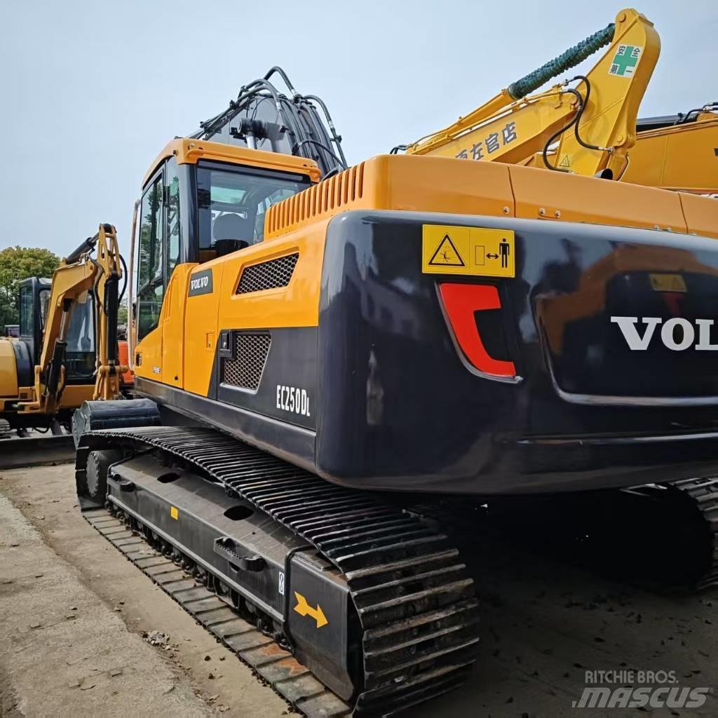 Volvo 250DL Crawler excavators