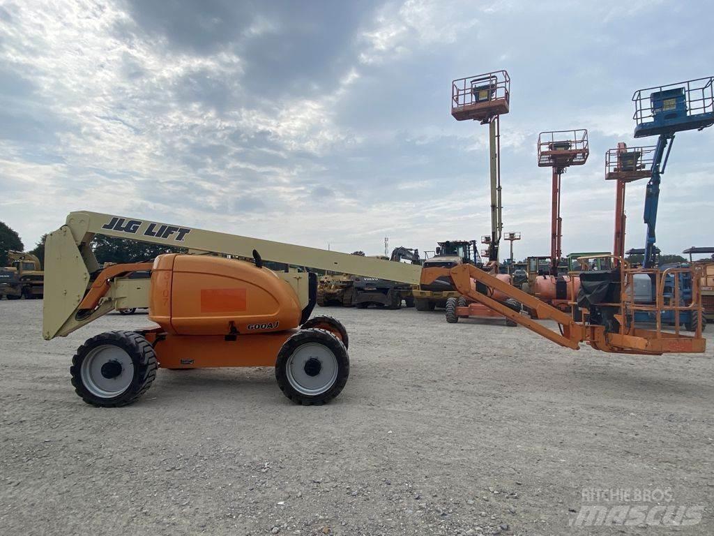 JLG 600AJ Articulated boom lifts