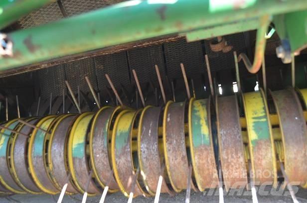 John Deere 592 Round balers
