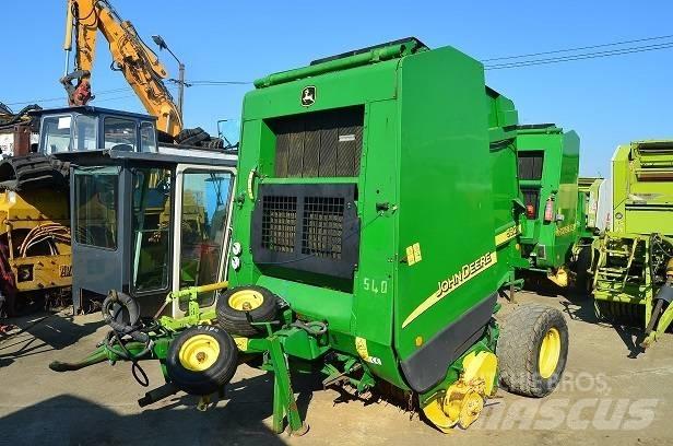 John Deere 592 Round balers