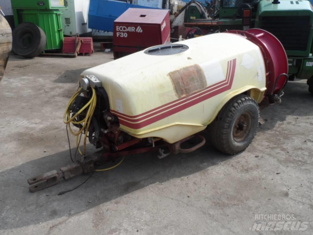Hardi 1000 Trailed sprayers