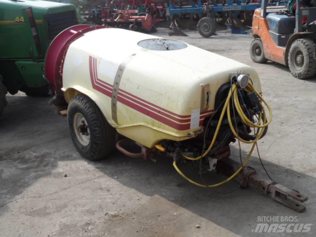 Hardi 1000 Trailed sprayers