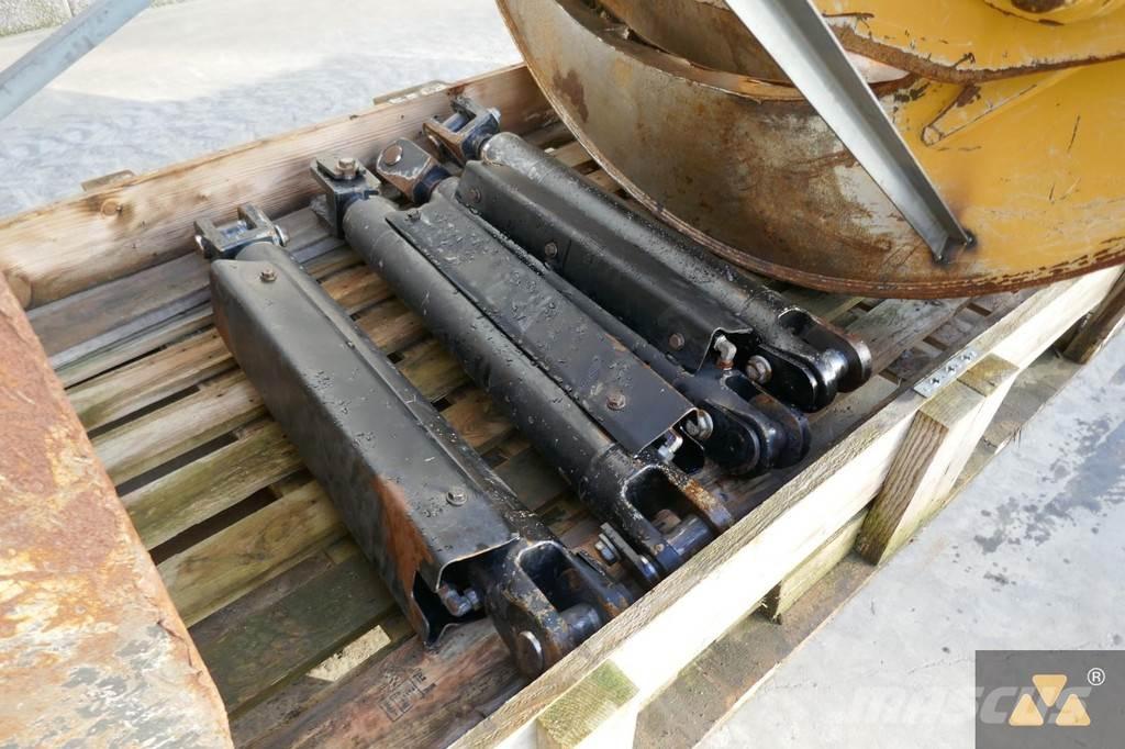 CAT 525D Grapple Transportation - Others