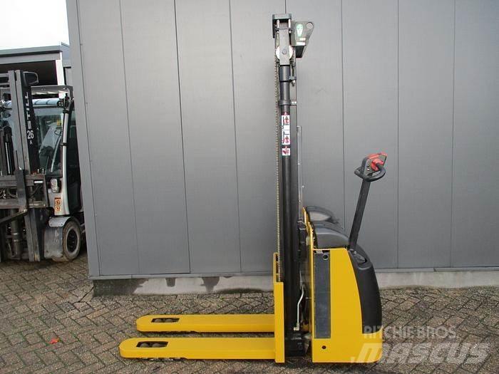 CAT NSP12K1 Pedestrian stacker