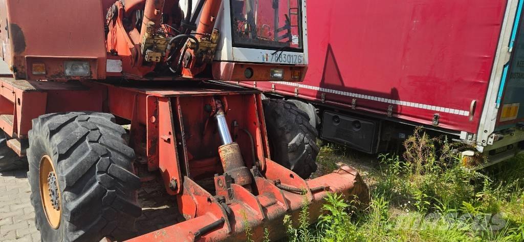 Poclain 82 Wheeled excavators