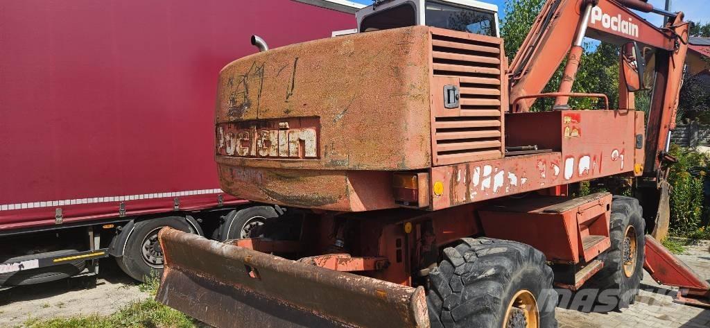 Poclain 82 Wheeled excavators