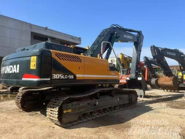 Hyundai 305 Crawler excavators