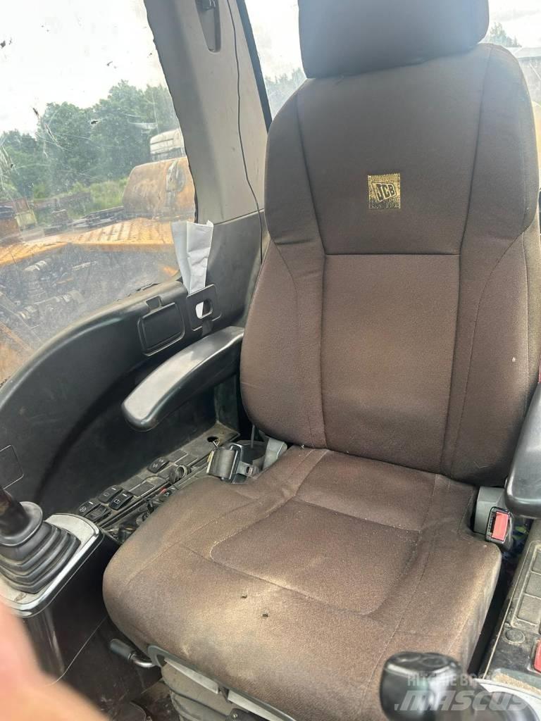 JCB JS 130 LC Crawler excavators