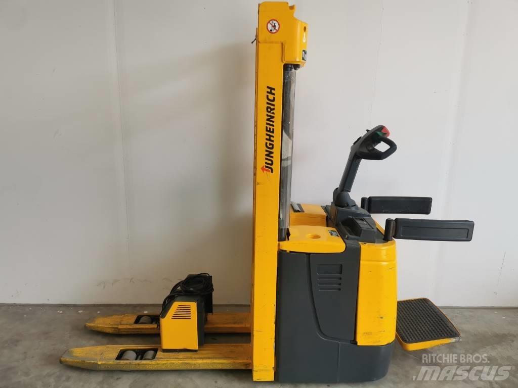 Jungheinrich ERC 214 Self propelled stackers