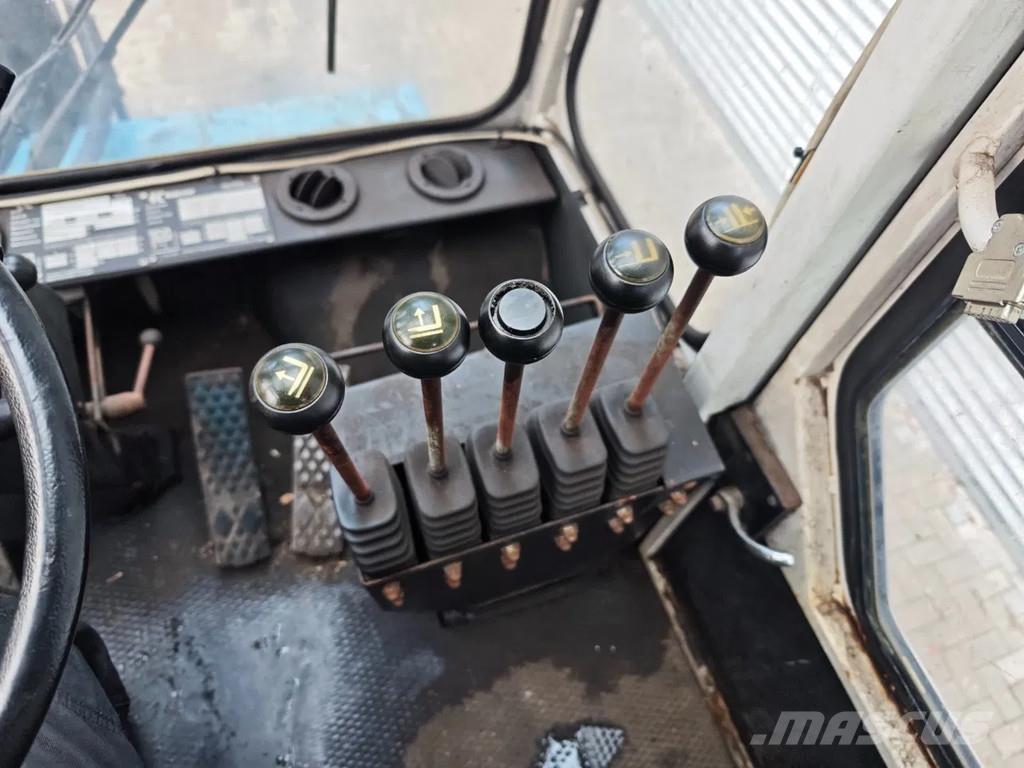 Kalmar DC 32-1200 Diesel trucks