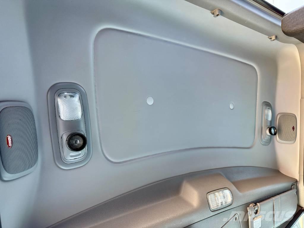 Peterbilt 389 PRIDE Tractor Units