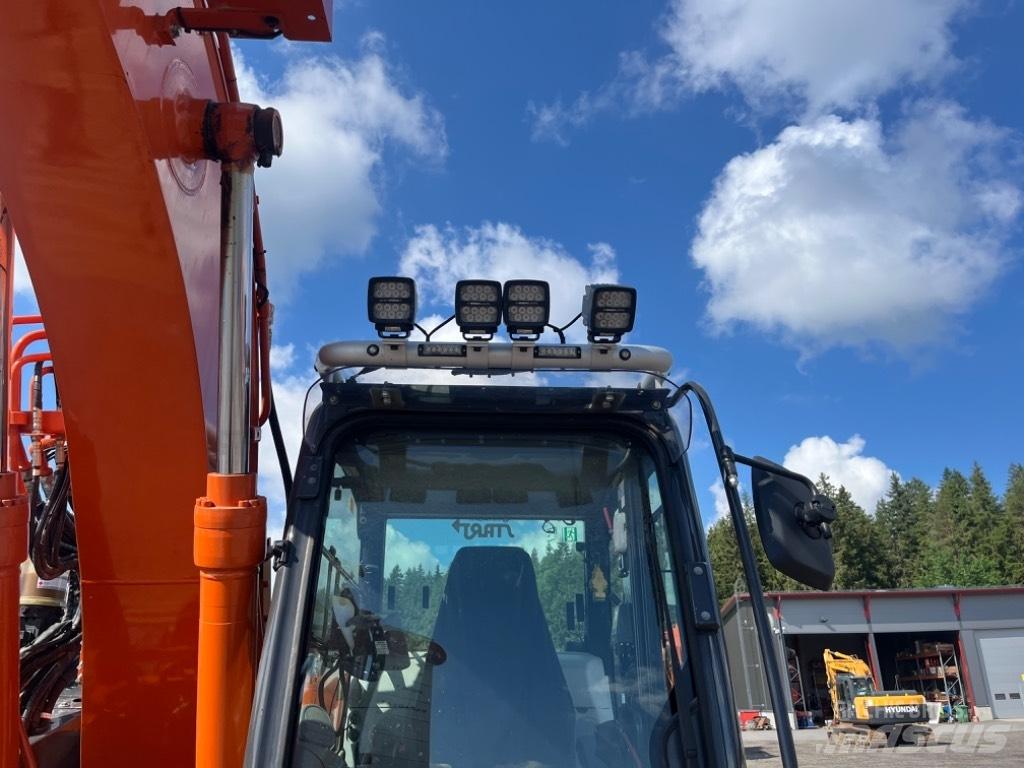 Hitachi ZX 135 US-6 Crawler excavators