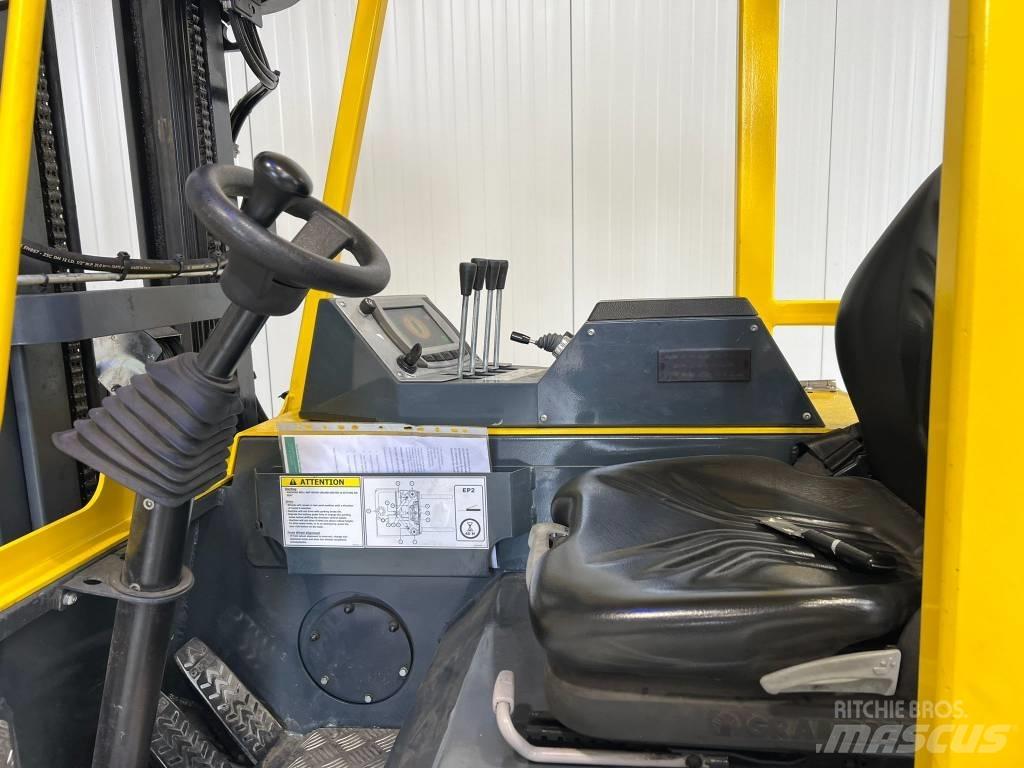 Combilift CBE3000 4-way reach trucks