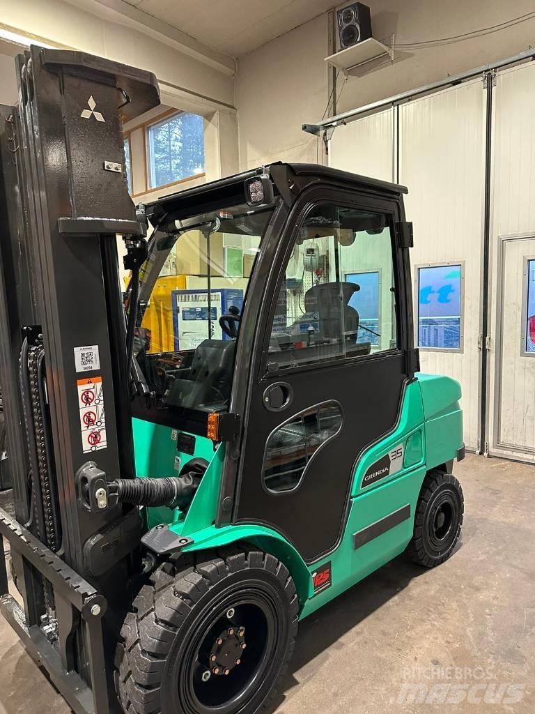 Mitsubishi FD35N3 Diesel trucks