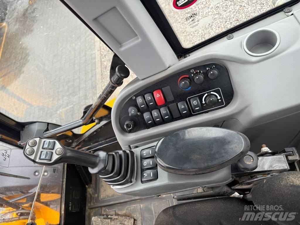 JCB TM 320 Telehandlers for agriculture