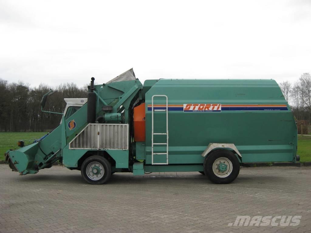 Storti Bulldog Mixer feeders