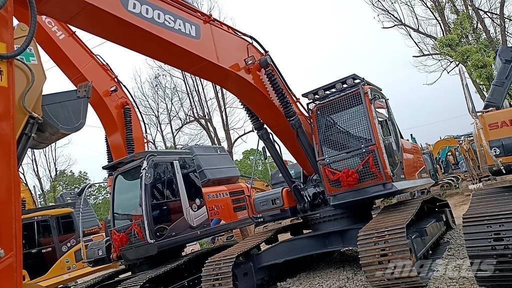 Doosan 225 LC-9 Crawler excavators