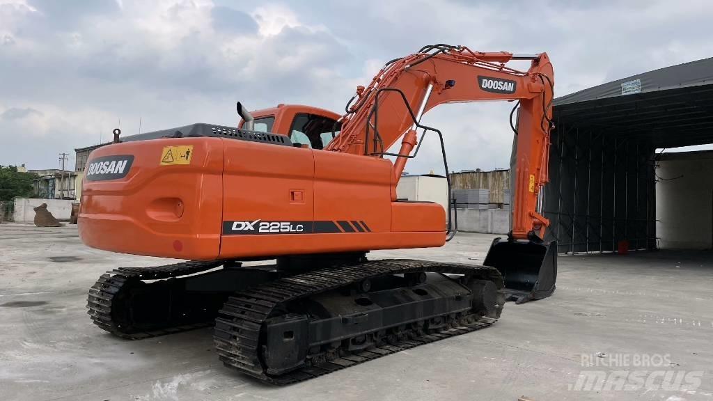 Doosan DX 225 Crawler excavators
