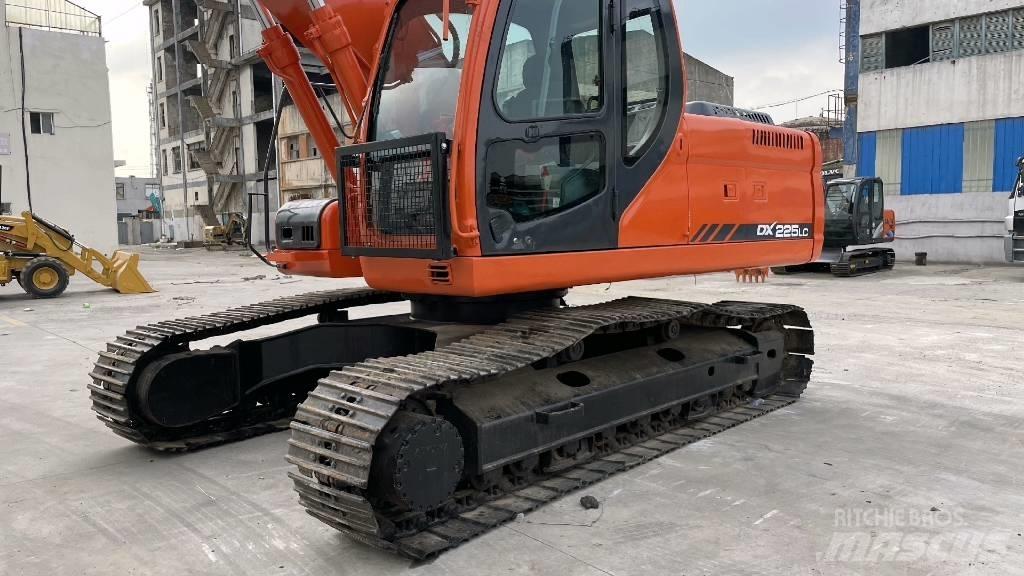 Doosan DX 225 Crawler excavators