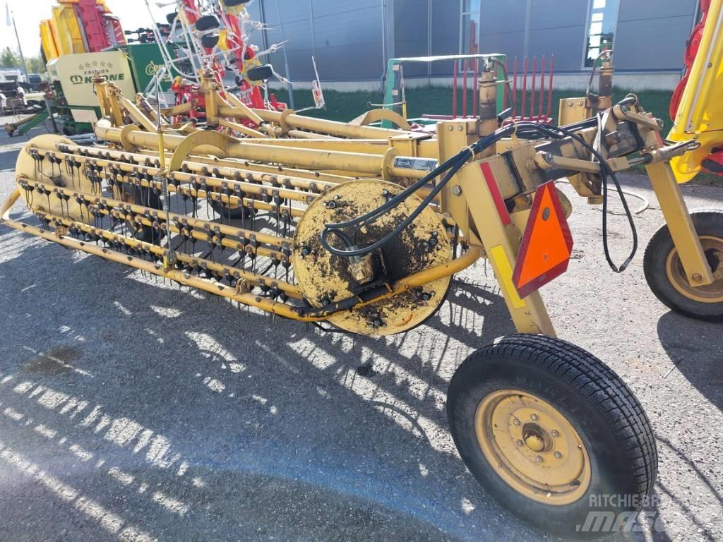  Wermeer R2300 Windrowers