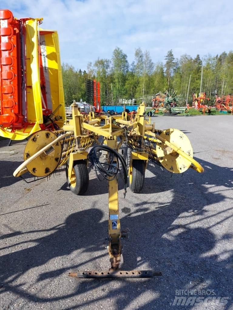  Wermeer R2300 Windrowers